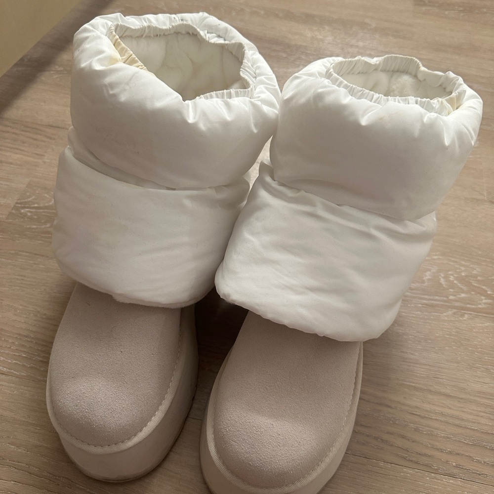 UGG Women's Cream Winter Boots